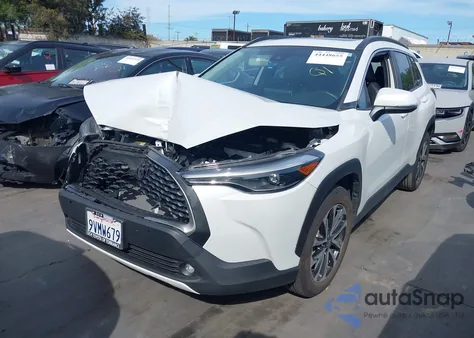 2022 Toyota Corolla Cross Xle z USA, uszkodzony, nr VIN 7MUDAAAG2NV020731